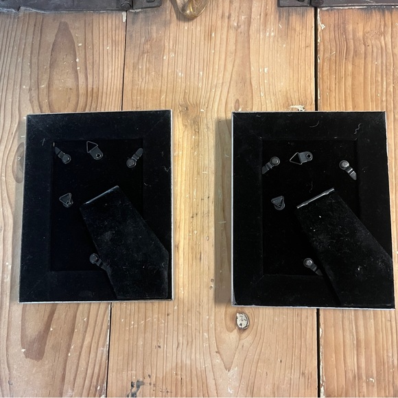 Pair 🍐 of Picture Frames - Picture 5 of 14